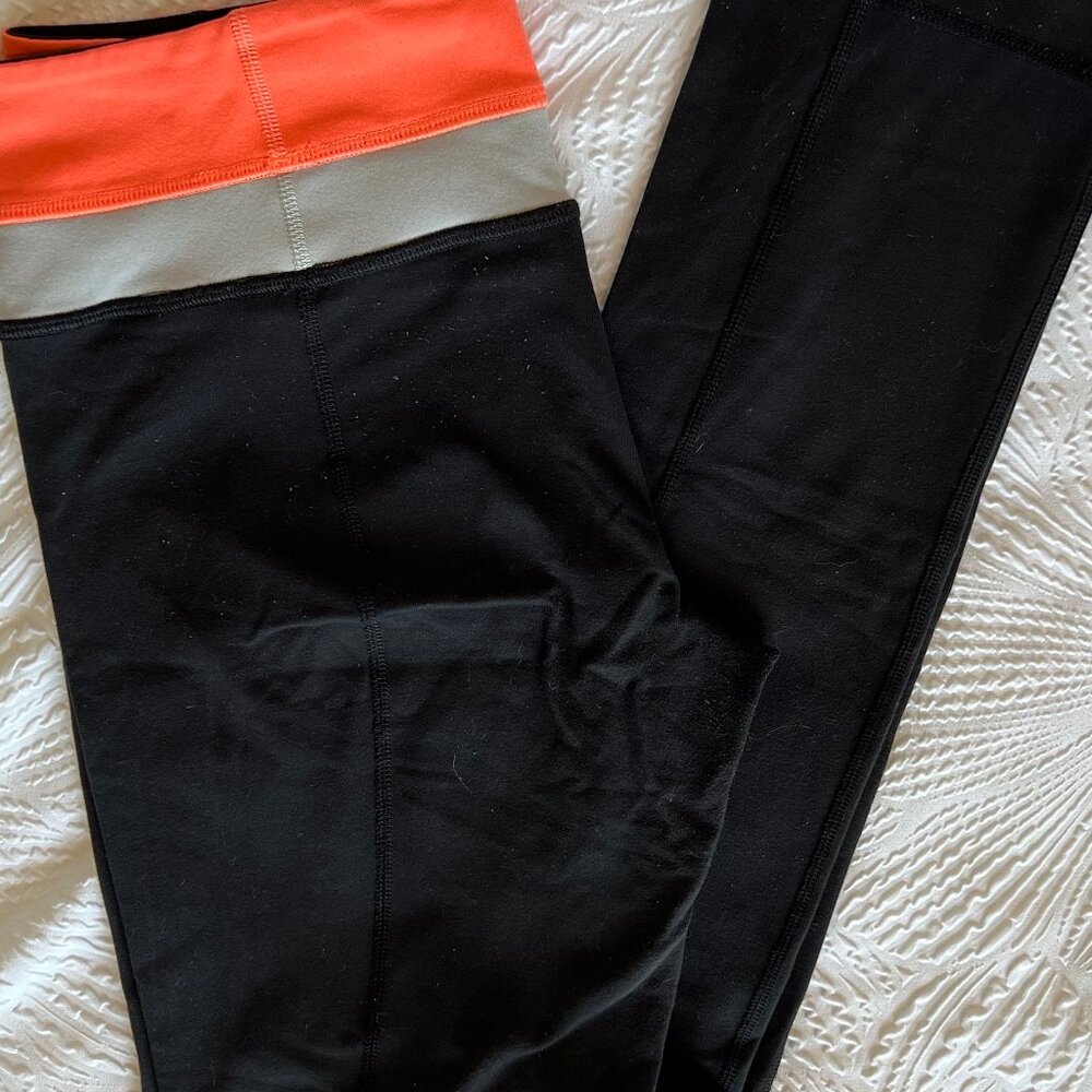 Women's Lululemon Reversible Black, Coral Leggings Size 6 Used/Fair Condition - Picture 3 of 7